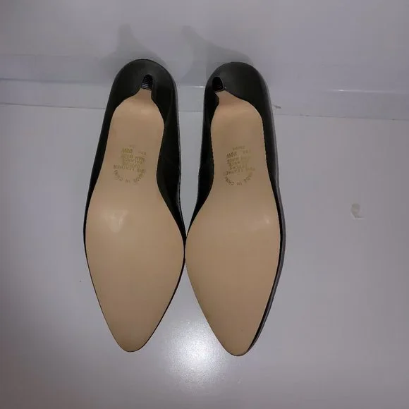 Women's Shoes - Picture 4 of 4